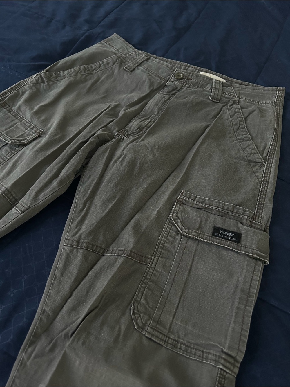 Wrangler Men's Dark Grey Cargo Pants Relaxed Fit